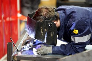 Photo de galerie - Je frabrique sur mesure toute sorte de pièce métallique table bois métal pergola plan de travaille acier inoxydable intervention sur véhicule benne châssis et autre 