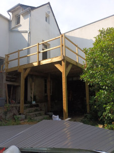 Photo de galerie - Terrasse bois sur pilotis 