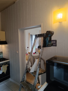 Photo de galerie - Pose de lambris dans une  cuisine. 