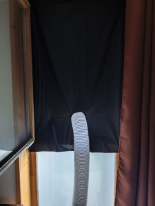 Photo de galerie - Pose de de calfeutrage pour climatiseur mobile 
