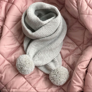 Photo de galerie - ÉCHARPE TRICOTÉ 