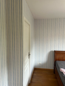 Photo de galerie - Chambre tapisserie peinture 