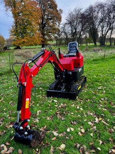 Photo de galerie - Pelle 1T, 92cm de large. Pour aménagement paysager, déssouchage, petit terrassement…