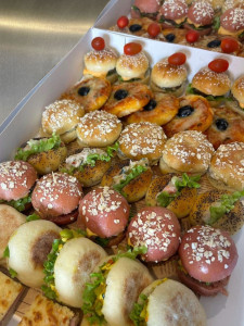 Photo de galerie - Plateaux mignardises salés 