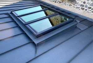 Photo de galerie - Poser d’une verrière sur une terrasse en zinc 