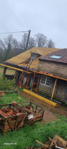 Photo de galerie - Chantier couverture étai très intéressant en tuile plate avec un lucarne.