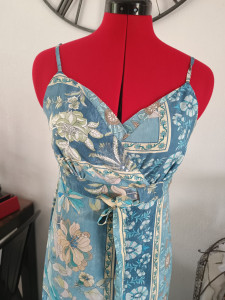 Photo de galerie - Modification d'un décolleté trop ouvert 