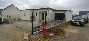 Photo de galerie - Suite du chantier grillage rigide 