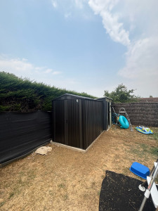 Photo de galerie - Réalisation dalle béton et montage cabanon 