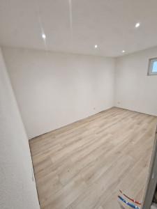 Photo de galerie - Peinture et sol stratifié