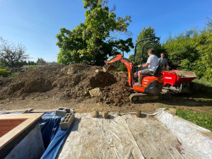 Photo de galerie - Évacuation de 40m3 de terre (accès difficile avec escaliers)