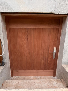 Photo de galerie - Porte de cave sur mesure en sipo 