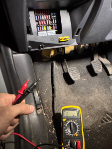 Photo de galerie - Suite à une impossibilité d’actionner les essuie-glaces, j’ai effectué une recherche de panne électrique. Diagnostic sur clio IV