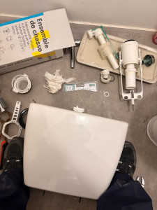 Photo de galerie - Change le mécanisme de chasse d’eau 