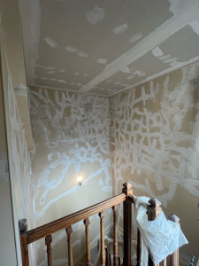 Photo de galerie - Rénovation de cette cage d’escalier avec pas mal de fissures 