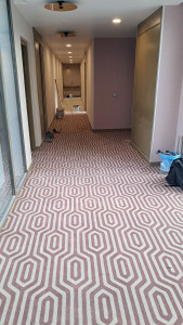 Photo de galerie - Pose de moquette dans une résidence.