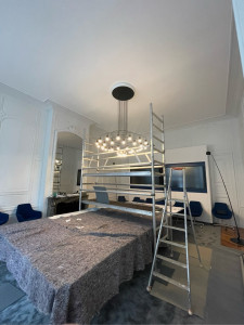 Photo de galerie - Installation d’un lustre fini Paris 7