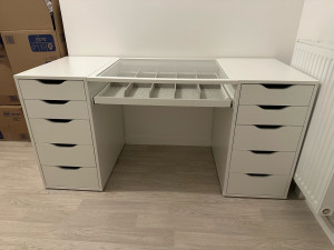 Photo de galerie - Réalisation d’une coiffeuse à partir de différents éléments 