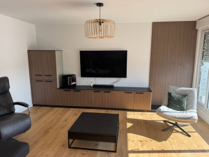 Photo de galerie - Création sur mesure et pose meuble télé fixation de la télé au mur et du décor 