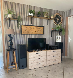 Photo de galerie - Papier peint , fabrication d étagères et décoration 