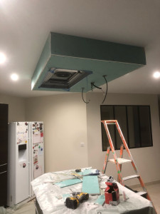 Photo de galerie - Création coffrage haute aspirateur fixation sur chevrons de charpente dans les comble 