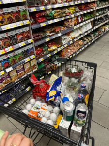 Photo de galerie - Je vous propose mon aide pour effectuer vos course seule ou en votre compagnie, je sais m’adapter au mode de vie de la personne ( à votre rythme )