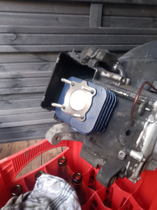 Photo de galerie - Changement cylindre piston Gilera staulker 