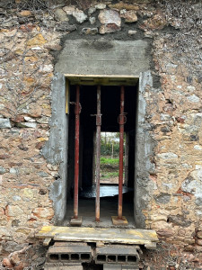 Photo de galerie - Ouverture sur mur en pierre, jusqu’au coffrage coulage béton