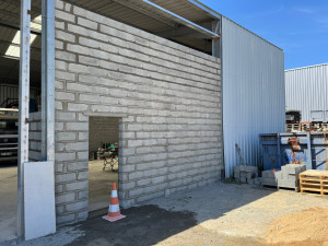 Photo de galerie - Montage de parpaing pour une entreprise 