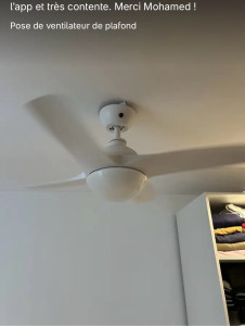 Photo de galerie - Phone d’un ventilateur de plafond avec lampe après installation .