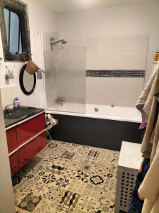 Photo de galerie - Réalisation complète de la salle de bain,placo, plomberie pose de la baignoire,faïence, par douche, et meuble double vasque,sol