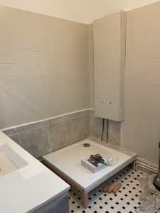 Photo de galerie - Dépose d’une baignoire remplacement bac à douche 
