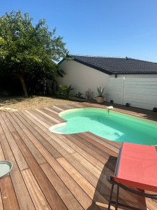 Photo de galerie - Réalisation d'une piscine ainsi qu'une terrasse en bois exotique. 