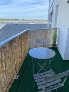 Photo de galerie - Aménagement balcon - découpe gazon sur-mesure