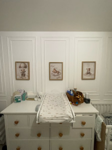 Photo de galerie - Pose de moulures et peinture dans une chambre pour accueillir un futur bébé