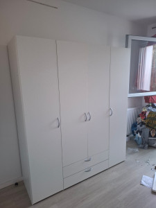 Photo de galerie - Montage d'une armoire 4 portes