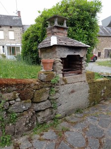 Photo réalisation - Bricolage - Petits travaux - Thierry (BRICOTHIERRY) - La Brionne : Réalisation d'un véritable barbecue avec pierres de récupération.