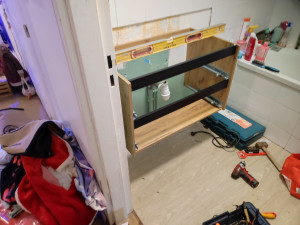 Photo de galerie - Pose d'un meuble de sdb