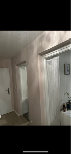 Photo de galerie - Préparation des murs à l’enduit, ponçage, une couche d’impression, 2 couches de peinture.