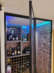 Photo de galerie - Fabrication d une cavé à vin avec porte en plexiglas 