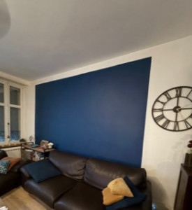 Photo de galerie - Peinture bleue dans un cadre 