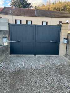 Photo de galerie - Portail  aluminium+ motorisation 