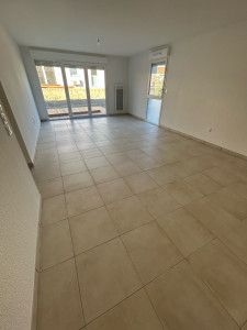 Photo de galerie - Rénovation de salon posée carrelage 