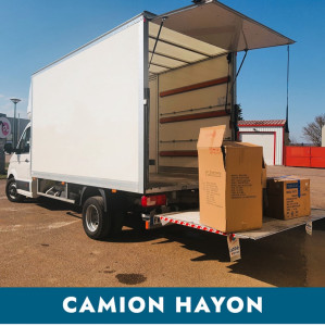 Photo de galerie - Camion avec hayon disponible pour vos gros meubles et électroménagers 