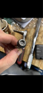 Photo de galerie - Extraction vis d’étrier de frein / empreinte HS 