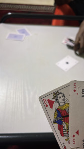 Photo de galerie - Jeux de cartes avec les enfants