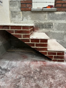 Photo de galerie - Escalier en béton avec enduit imitation brique 