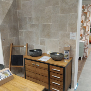 Photo de galerie - Pose de carrelage. montage meubles....