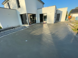 Photo de galerie - Terrassement coffrage, plus coulage d’une terrasse en béton, plus finition surfaçage par hélicoptère