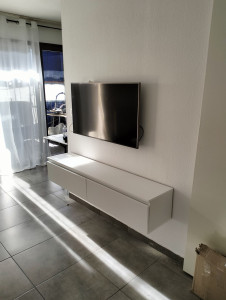 Photo de galerie - Pose de TV + Meuble suspendu 